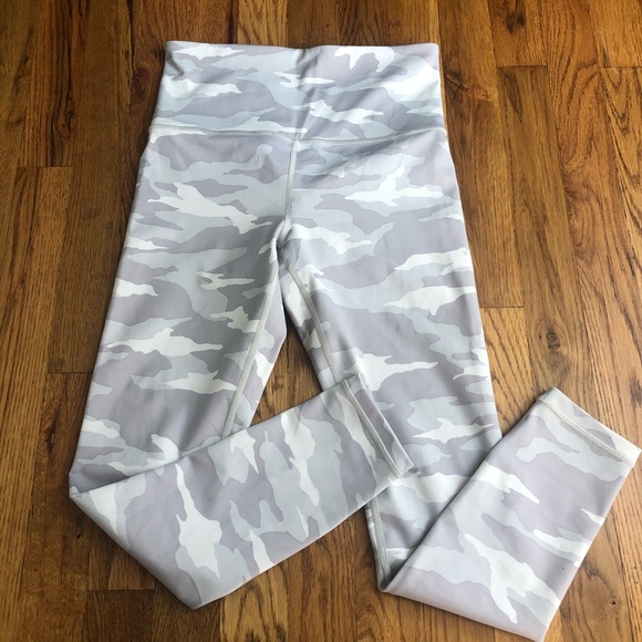 Athleta elation 7/8 Tight - Picture 4 of 5